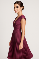 Dresses : Robe Midi Femme Élégante Plissée à Décolleté en V - Parfaite pour Toutes les Occasions in van Seroa