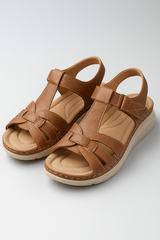 Sandals : Sandales Femme Confortables avec Velcro, Semelle Souple et Réglable in Marron van Seroa
