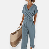 Women's Set : Ensemble Deux Pièces Élégant Femme – Haut Manches Courtes et Pantalon Court avec Nœud Drapé in Bleu van Seroa
