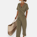 Women's Set : Ensemble Deux Pièces Élégant Femme – Haut Manches Courtes et Pantalon Court avec Nœud Drapé in Vert van Seroa