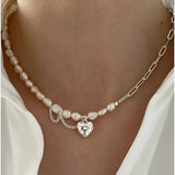 Jewelry : Collier Asymétrique Femme Hartparel en Laine, Design Moderne et Élégant in van Seroa