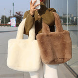 bags : Sac Fourre-Tout en Fausse Fourrure - Élégance et Confort Femme in van Seroa
