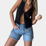top blouses : Top Femme sans Manches Ajustée Fendu in Noir van Seroa