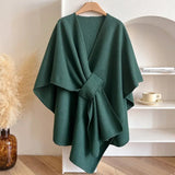 Autumn Collection : Gilet Femme Enveloppant Kaki Autumn Collection in Vert Taille unique van Seroa