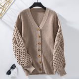 Pulls et gilets : Gilet sans Manche Femme in Kaki van Seroa