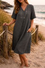 : Robe midi en lin à col en V pour femme - Légère et Polyvalente in Noir van Seroa