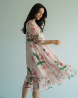 Dresses : Robe Femme Élégante en Chiffon Rouge avec Détails Pétale, Idéale pour les Cérémonies in Rose+Rose (Remise supplémentaire pour deux pièces) van Seroa
