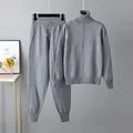 Ensembles pour femmes : Ensemble Femme Col Roulé Élégant Décontracté in Gris Taille unique van Seroa