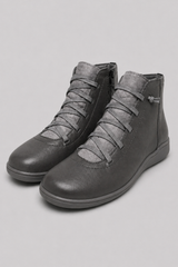 Bottes pour femmes : Bottines confortables pour femme, élégantes en cuir souple, in GRIS VINTAGE van Seroa
