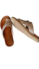 Elisa | Sandali artigianali in pelle con fascia incrociata e anello per il dito - €25 : Sandales en cuir artisanales avec bride croisée et anneau d'orteil Femmes in van Seroa