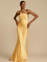 dresses : Robe Longue Femme Jaune Satinée Asymétrique Élégante in Jaune van Seroa