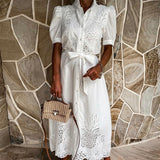dresses : Robe Midi Élégante Boutonnée avec Broderie et Ceinture Femme in Blanc van Seroa