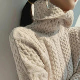 Autumn Collection : Pull Femme Col Roulé in Blanc van Seroa