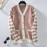 Pulls pour femmes : Pull Femme Rayé Boutonné in Rose van Seroa