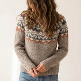 Pull de Noel : Pull Femme Douillet Motif Scandinave in Marron van Seroa