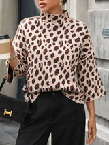 Pulls pour femmes : Pull Femme Ample Col Montant Léopard in Abricot van Seroa