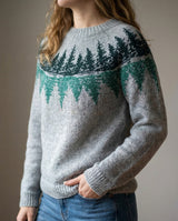 Pull de Noel : Pull Femme Moderne Rétro Douill in Gris van Seroa