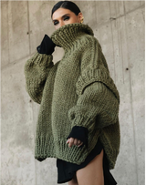 Autumn Collection : Pull Tricoté Oversize Femme Autumn Collection in Vert militaire van Seroa