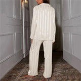 Pyjama pour femmes : Chemise Blanche Femme Décontracté Hiver Boutonnée in Blanc van Seroa