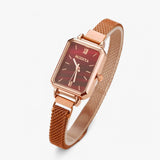 Watches : Montre pour femme carrée avec cadran vert et bracelet magnétique in Rossa van Seroa