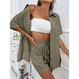 dresses : Short Femme Décontracté Ensemble Boutons in Vert olive van Seroa