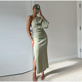 dresses : Robe asymétrique en satin pour femme avec fente, idéale pour in van Seroa