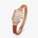 Watches : Montre pour femme carrée avec cadran vert et bracelet magnétique in Bianca van Seroa