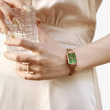Watches : Montre pour femme carrée avec cadran vert et bracelet magnétique in van Seroa