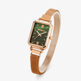 Watches : Montre pour femme carrée avec cadran vert et bracelet magnétique in Vert van Seroa