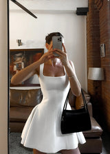dresses : Robe Femme Élégante Évasé sans Manches in van Seroa