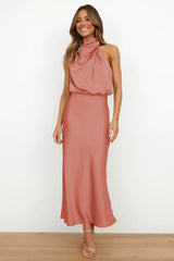 dresses : Robe Midi Femme Noire Satinée Élégante - Col Montant, Parfaite in Rose van Seroa