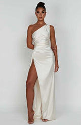 dresses : Robe de soirée en satin, asymétrique avec fente haute Femme in van Seroa