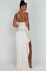 dresses : Robe de soirée en satin, asymétrique avec fente haute Femme in van Seroa