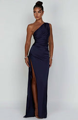 dresses : Robe de soirée en satin, asymétrique avec fente haute Femme in Bleu marine van Seroa