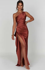 dresses : Robe de soirée en satin, asymétrique avec fente haute Femme in van Seroa