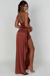 dresses : Robe de soirée en satin, asymétrique avec fente haute Femme in van Seroa