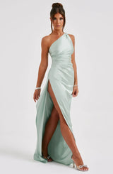 dresses : Robe de soirée en satin, asymétrique avec fente haute Femme in van Seroa