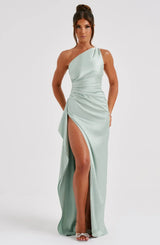 dresses : Robe de soirée en satin, asymétrique avec fente haute Femme in van Seroa