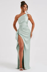 dresses : Robe de soirée en satin, asymétrique avec fente haute Femme in van Seroa