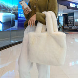 bags : Sac Fourre-Tout en Fausse Fourrure - Élégance et Confort Femme in Blanc van Seroa