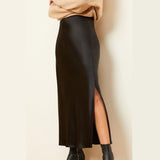 skirts : Ensemble en satin avec blouse décontractée et jupe midi Femme in Noir van Seroa