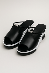 Sandals : Compensées Femme avec Bijoux Élégants et Semelle Bicolore - Style Unique in Néron van Seroa