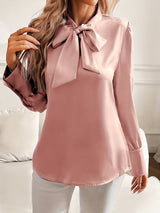 top blouses : Chemisier en Satin à Manches Longues avec Nœud Lavallière Femme in van Seroa