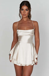 dresses : Mini Robe Femme Élégant Satin in Blanc van Seroa