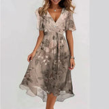 dresses : Robe Portefeuille Fleurie Midi en Chiffon pour Femme - Imprimé in Beige van Seroa