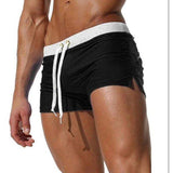 swimwear : Short de bain ultra-ajusté, taille basse, à séchage rapide Femme in Noir van Seroa