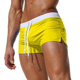 swimwear : Short de bain ultra-ajusté, taille basse, à séchage rapide Femme in Jaune van Seroa