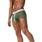 swimwear : Short de bain ultra-ajusté, taille basse, à séchage rapide Femme in Vert Armée van Seroa