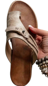 Elisa | Sandali artigianali in pelle con fascia incrociata e anello per il dito - €25 : Sandales artisanales en cuir à bride croisée et anneau d'orteil Femme in Grigio van Seroa
