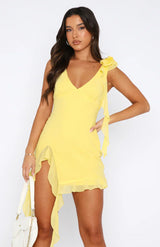 dresses : Robe Courte Femme Floral Asymétrique in Jaune van Seroa